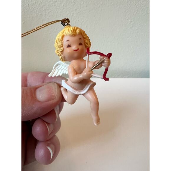 Vintage Cupid Angel Wing Cherub holding Bow Arrow Plastic Ornament - Picture 3 of 8